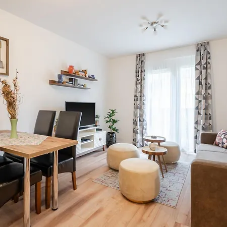 Peter With Terrace شقة