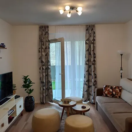 Peter With Terrace Apartment