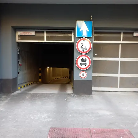 Peter With Terrace דירה