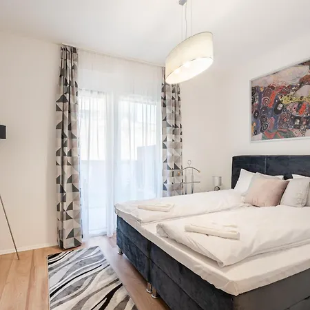 Peter With Terrace * בודפשט